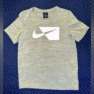 NIKE Tee Size: Large